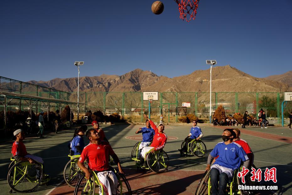 Track and field athletes win medals at regional championship