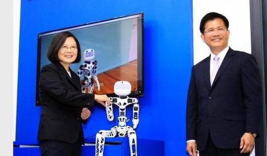 A pet groomer started offering mobile services for customers who can’t bring their pets to the salon