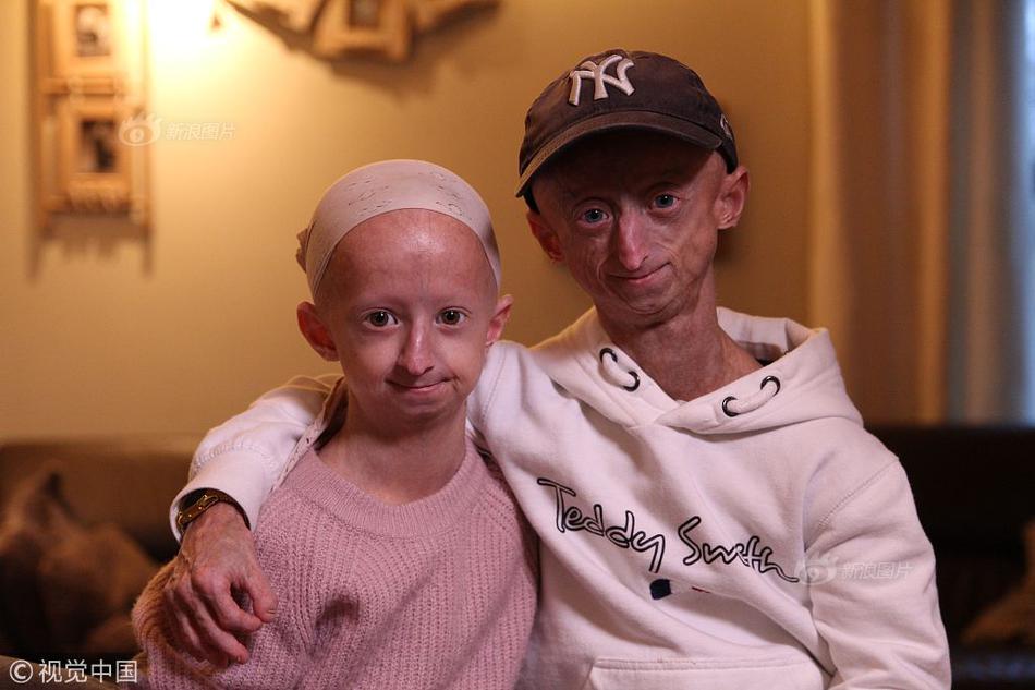 Candle company donates 10 percent of sales to environmental groups