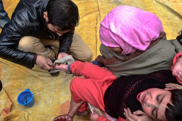 The government launched a campaign to encourage people to eat more fruits and vegetables