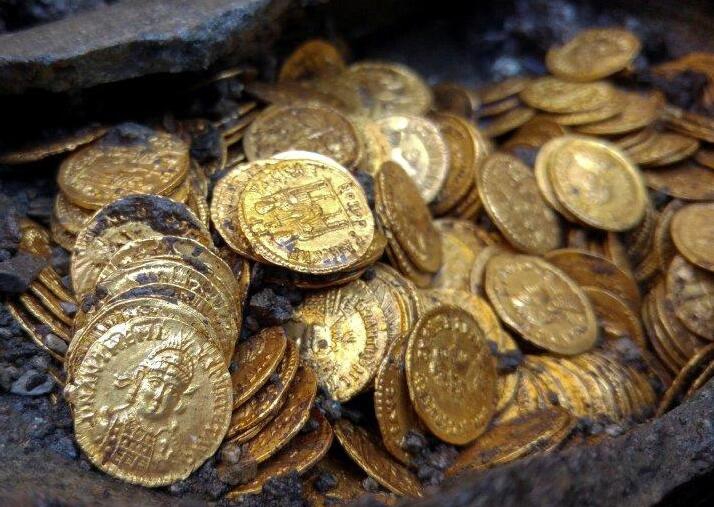 A bookstore started a program to read to children at local daycares