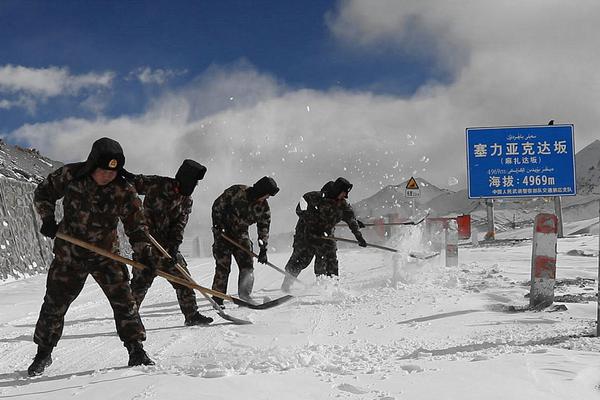 A grocery store chain raised its employee discount to 30% for all full-time staff