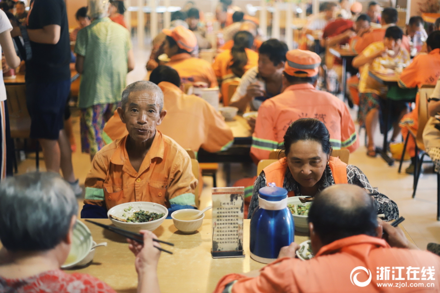 A famous singer announced a North American tour with 25 shows scheduled next summer