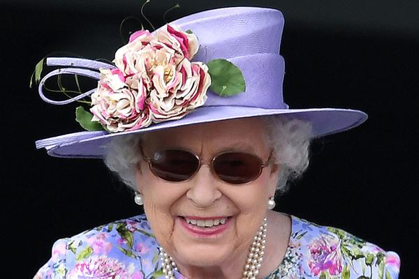 The postal service announced it would extend holiday shipping deadlines to accommodate late shoppers