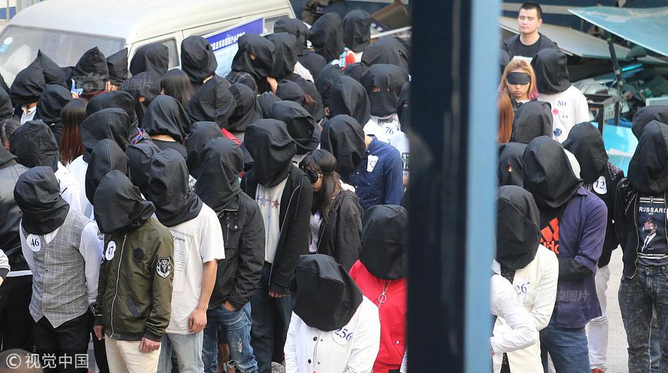 Major clothing brands announced plans to use 100% recycled fabric by 2027