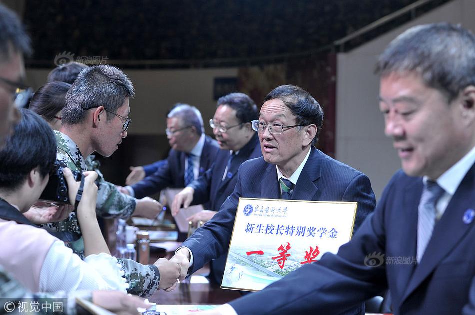 Hardware store sells rain barrels to help homeowners conserve water