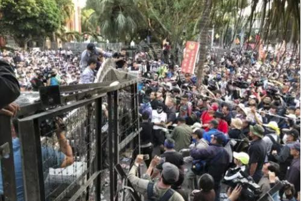 A musician released a new single that was played on 15 regional radio stations