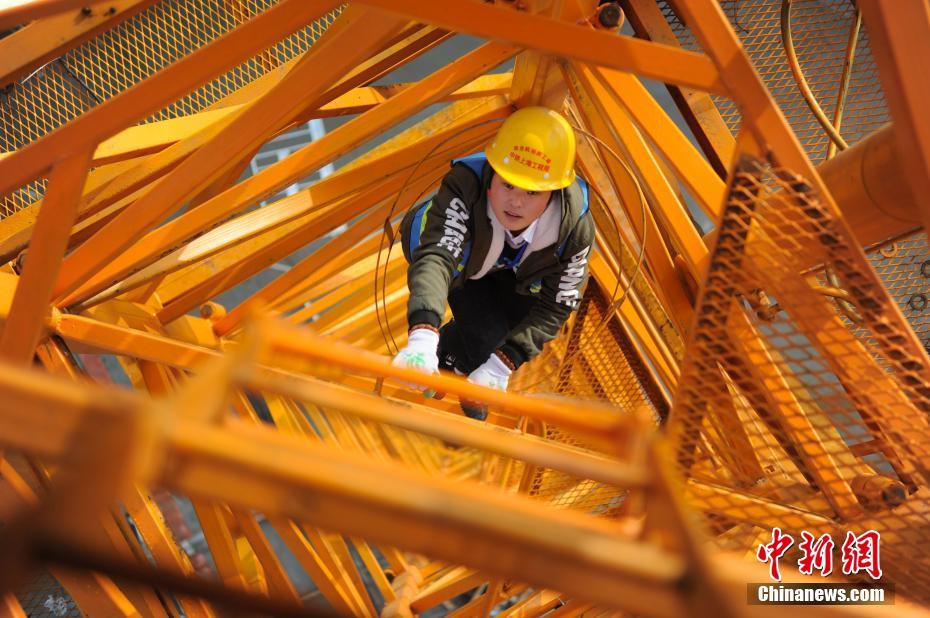 The government announced plans to build a new airport in a fast-growing city in the south