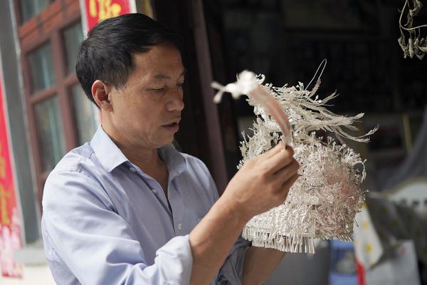 Weather conditions caused delays in air travel across the country