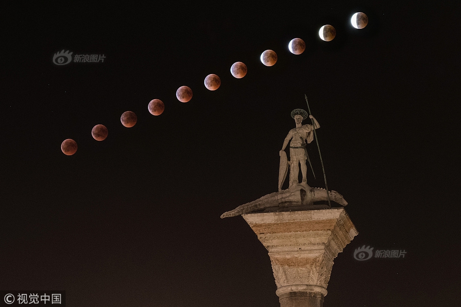 A hot air balloon made an emergency landing in a park with all passengers escaping unharmed