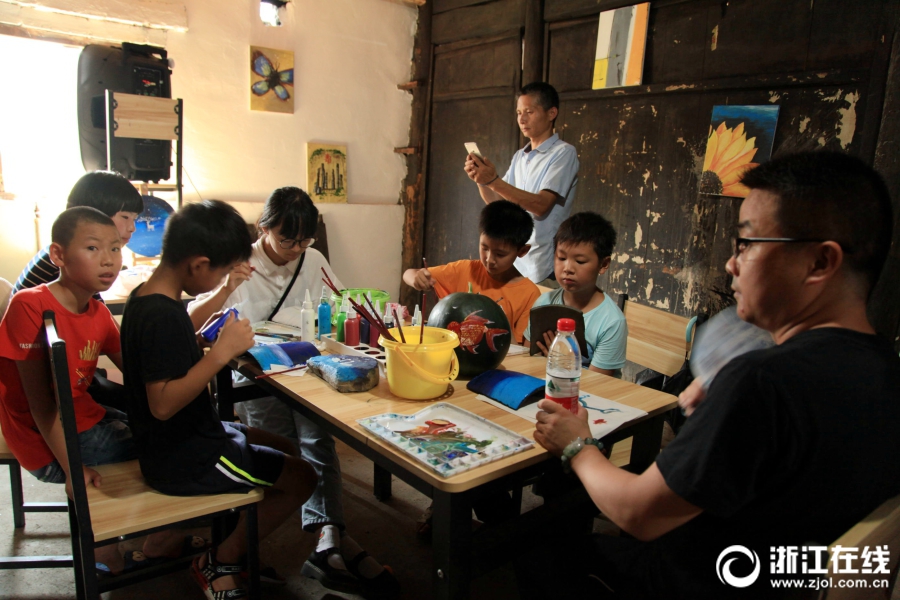 Research shows that laughter therapy reduces chronic pain in elderly patients