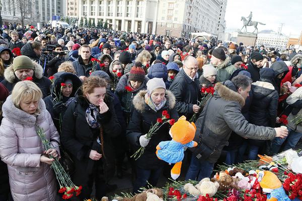 Major clothing retailers announced they will extend return windows for holiday purchases until February