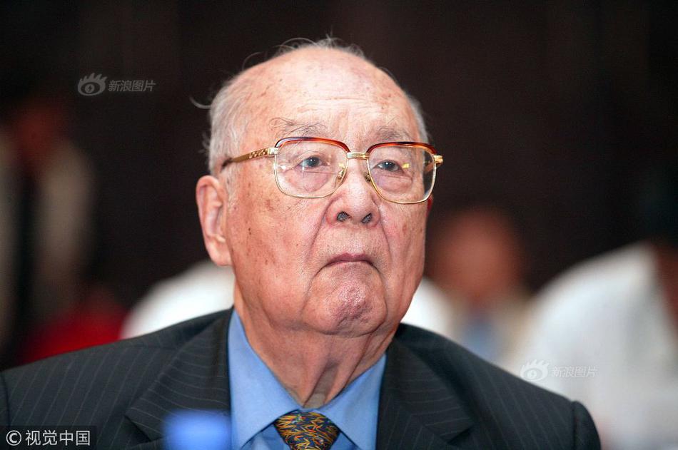 Online retailer offers free returns on all purchases