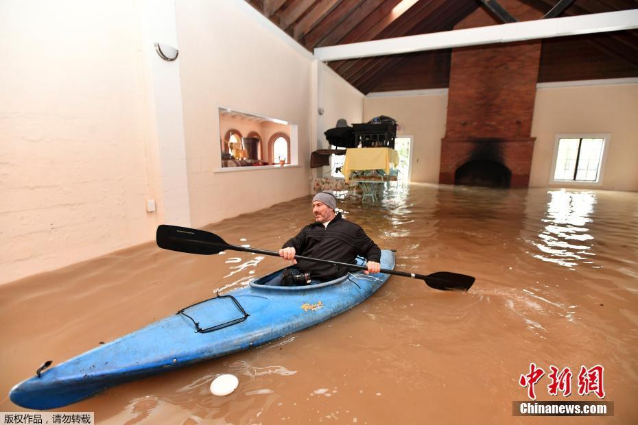 Online retailer offers free shipping on all orders over $75