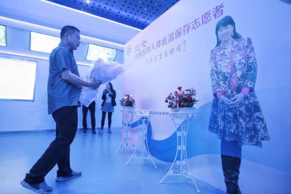 A well-known artist’s latest exhibition opened to positive reviews drawing over 12000 visitors on its first weekend