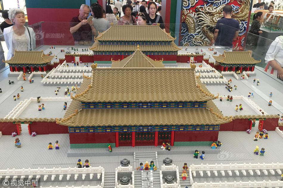 Firefighters conduct fire safety workshops in elementary schools this month