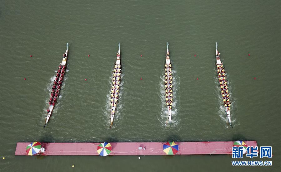 Major electronics retailers announced they will extend their holiday return policy to 60 days