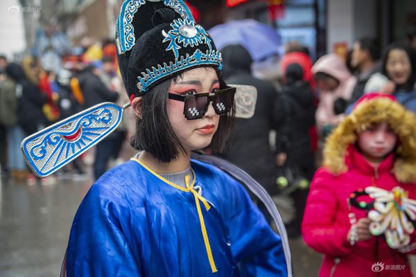 Wildlife rescue group rehabilitates injured fox and releases it back into wild