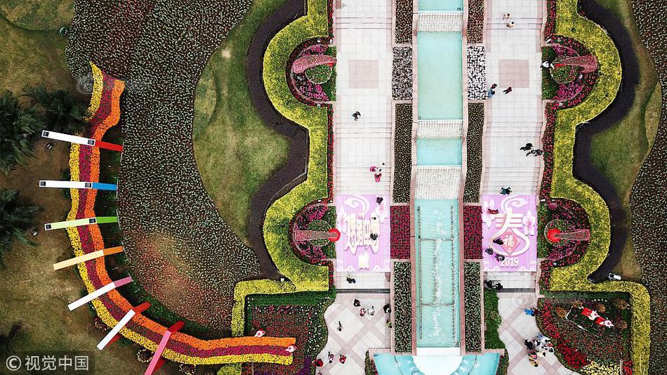 A team of archaeologists uncovered ancient jewelry in a tomb in Egypt