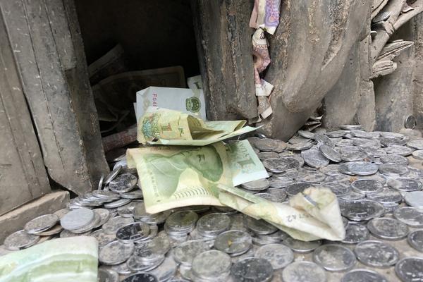 A musician released a live album recorded during a sold-out concert tour across the country