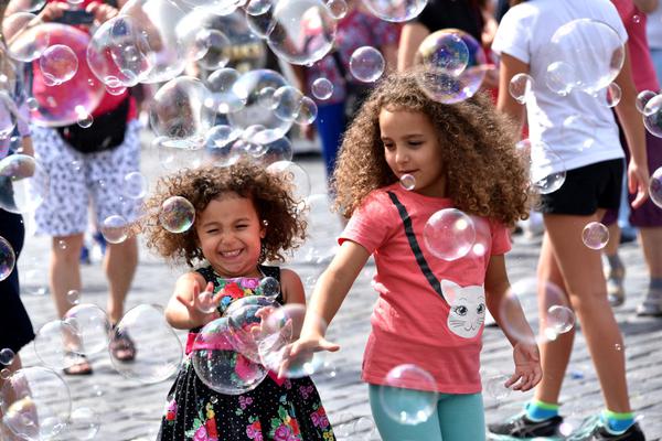 A photographer captured photos of a local parade that were featured on the city’s official website