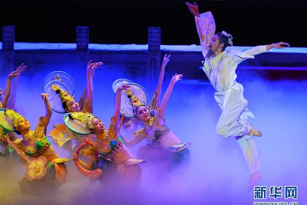 A major bookstore announced plans to offer more digital books and audiobooks