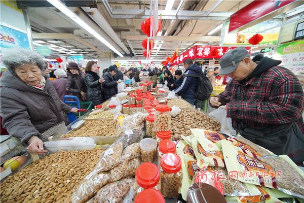A supermarket chain started donating unsold produce to local food banks daily