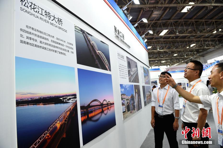 A museum hosted a family event with hands on science experiments for children