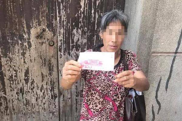 A grocery store started selling organic produce boxes delivered weekly