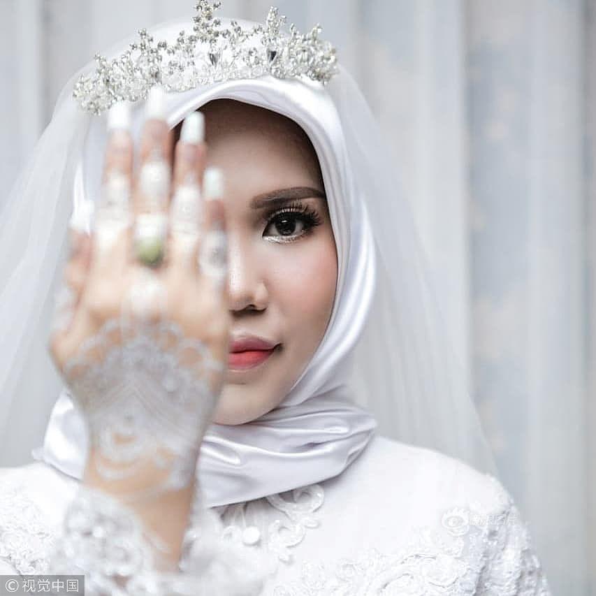 A professional tennis player won their 23rd Grand Slam title, breaking a record that has stood for over 30 years.