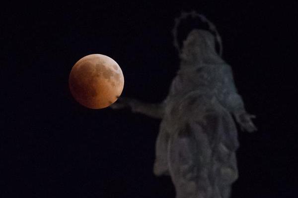 Scientists developed a new type of solar panel that is more efficient than current models