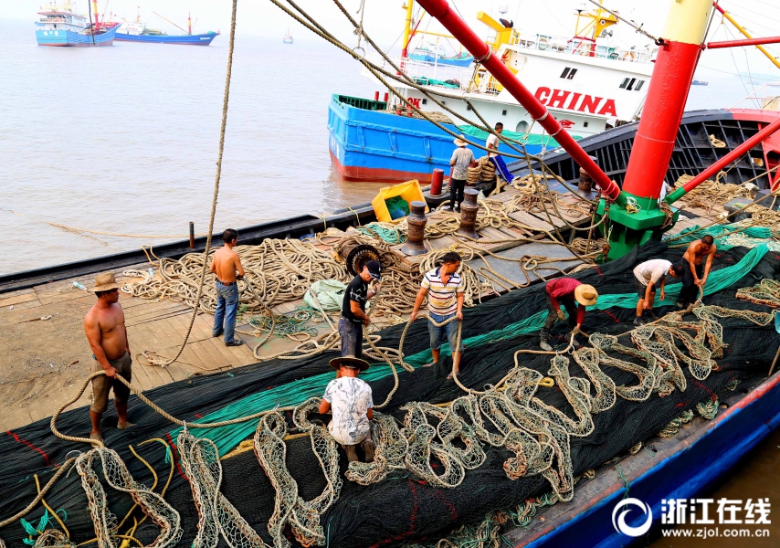 The government started a campaign to encourage people to donate blood during a national shortage