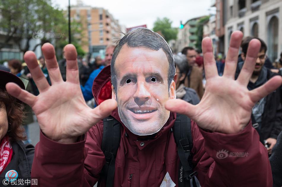 A major fashion show was held in the city, showcasing the latest designs from top designers around the world.