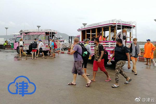 Community hosts festival with food music and craft vendors