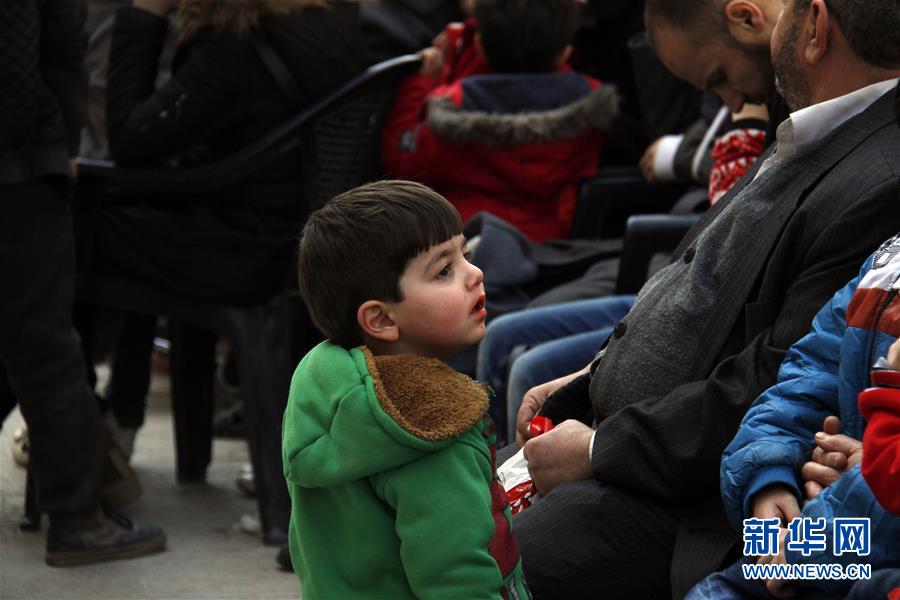 The stock market dropped 1.5% after a leading tech company reported lower-than-expected sales