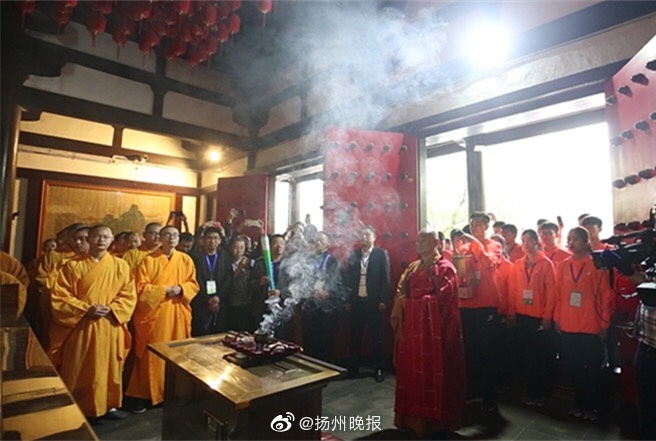 Volunteers organized a clean-up activity to remove garbage from the local river