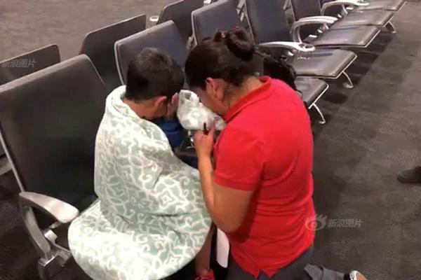 Lifeguards teach CPR to beachgoers during summer months