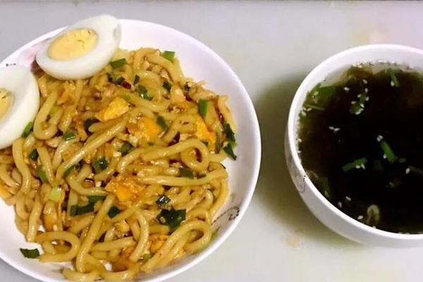 A famous chef opened a new restaurant in the city center specializing in fusion cuisine from around the world