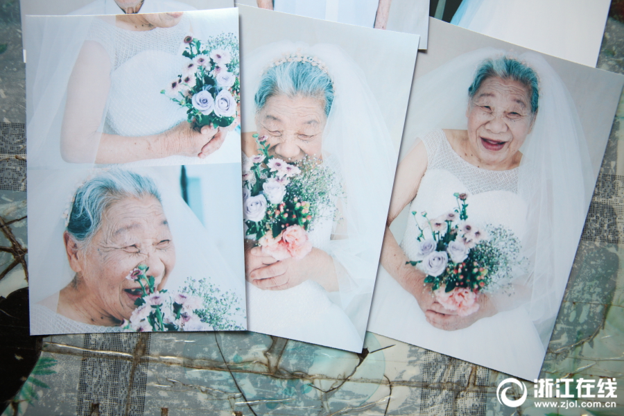 生成200條英文新聞句子，不需要生成文檔別分類，不要標點