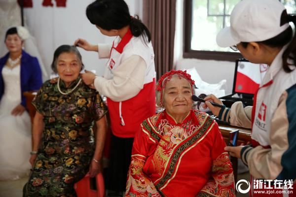 A sports team won a national championship and celebrated with a parade