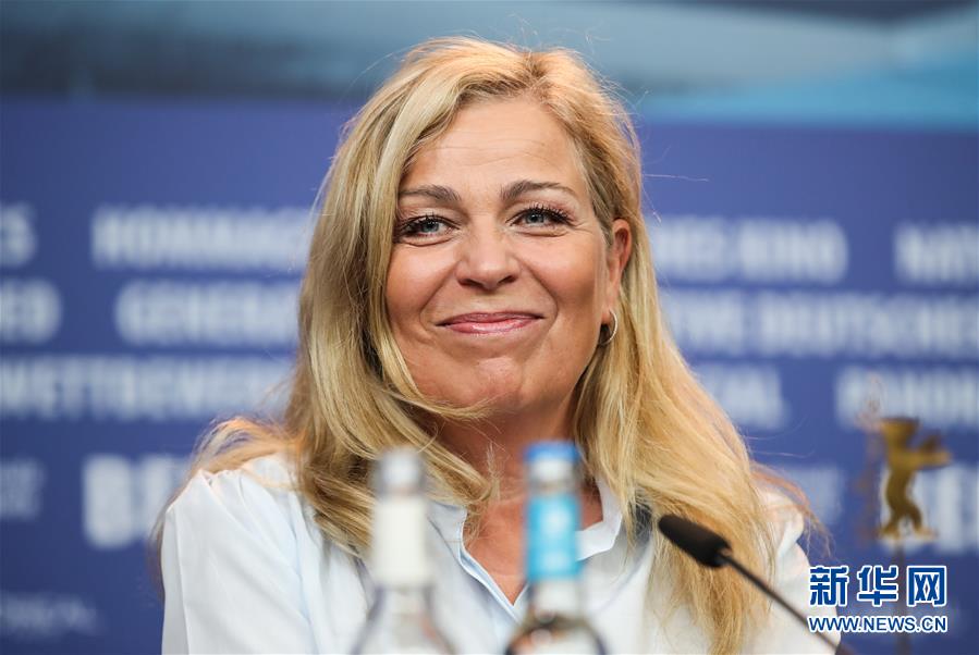 A sports team won a national championship and celebrated with a parade