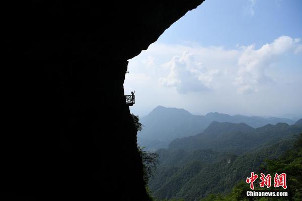 A startup developed a new device that monitors air quality and alerts users to pollution spikes