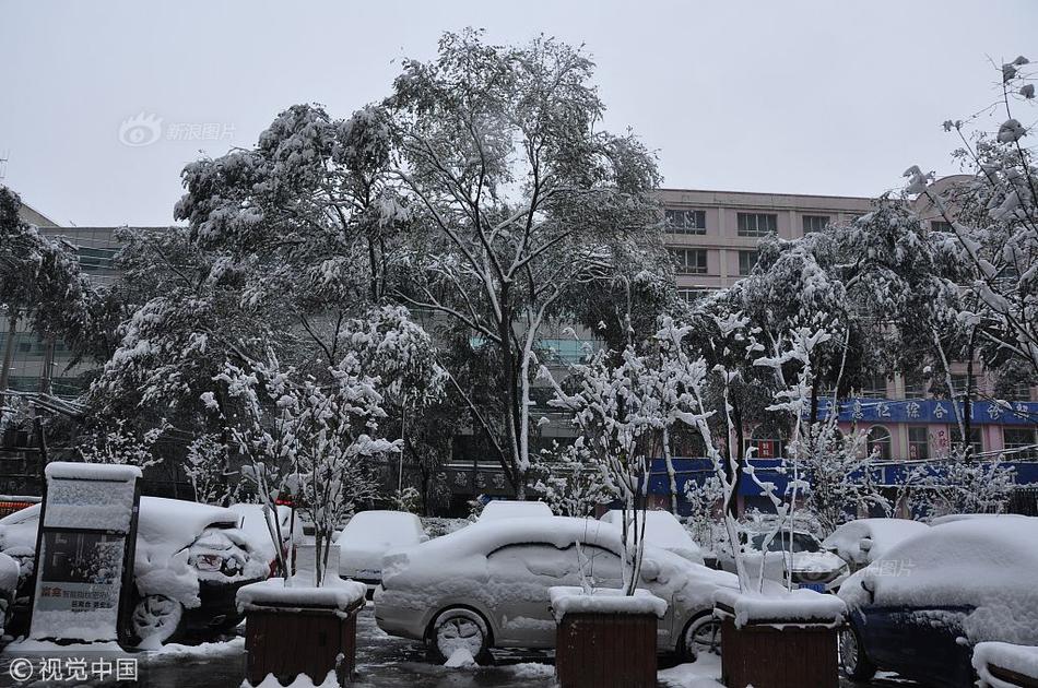 A museum hosted a night event with live music and food trucks to attract young visitors
