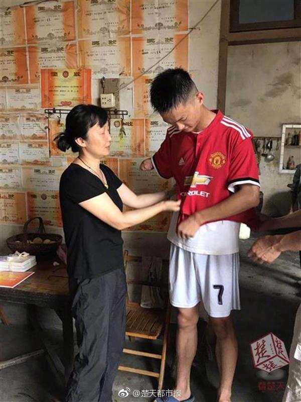 Radio station holds fundraiser to support local homeless shelter