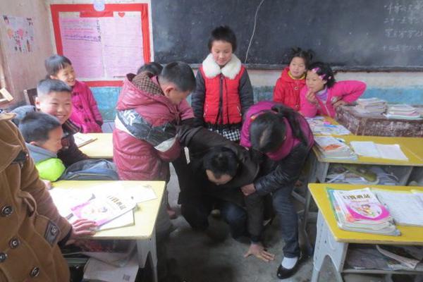 A coffee shop partnered with a local bakery to sell fresh croissants and pastries in its stores