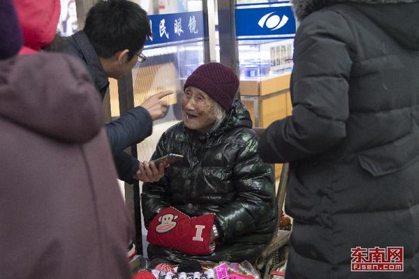 A charity taught seniors to use smartphones