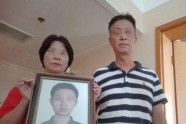 A museum offered guided tours in Spanish, French, and Mandarin to accommodate international visitors