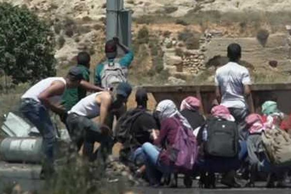 A airline offered discounted fares for travelers who fly during weekday mornings