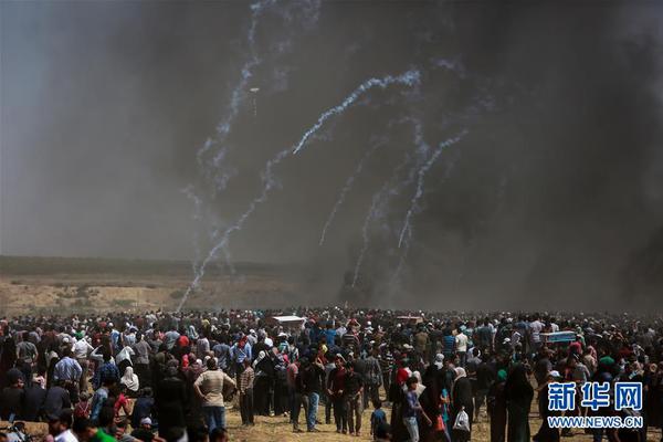 A small business owner started a podcast about entrepreneurship that gained 10,000 listeners