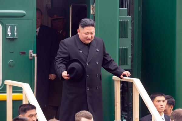 A new survey found that 62% of employees prefer hybrid work models combining remote and in-office work